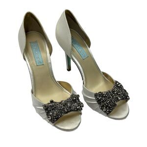 Betsey Johnson White Ivory Satin Peep Toe Wedding Heels 7.5 Rhinestone Bow Bling